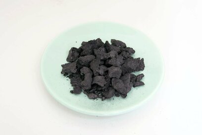 【実験】夏の蒸れた靴を脱臭！定番のコーヒーガラは×。では、効果が高いのは？