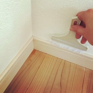 デコボコすみっこ掃除には、塗料用のハケが超便利！
