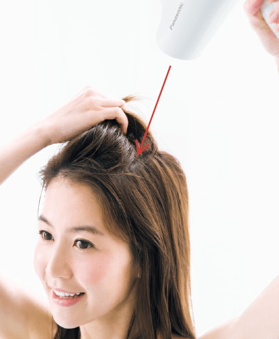 髪の根元から ドライヤーをスタート