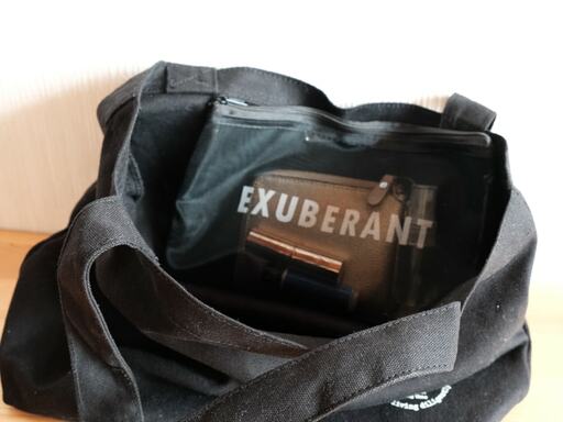 安全ピンでインナーポケットをつけたトートバッグ