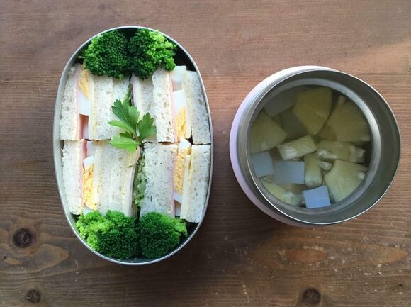 ゼリーとサンドイッチのお弁当