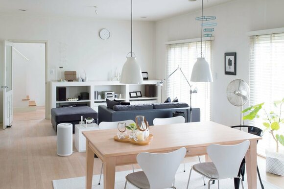 キッチン側から見たダイニング＆リビング