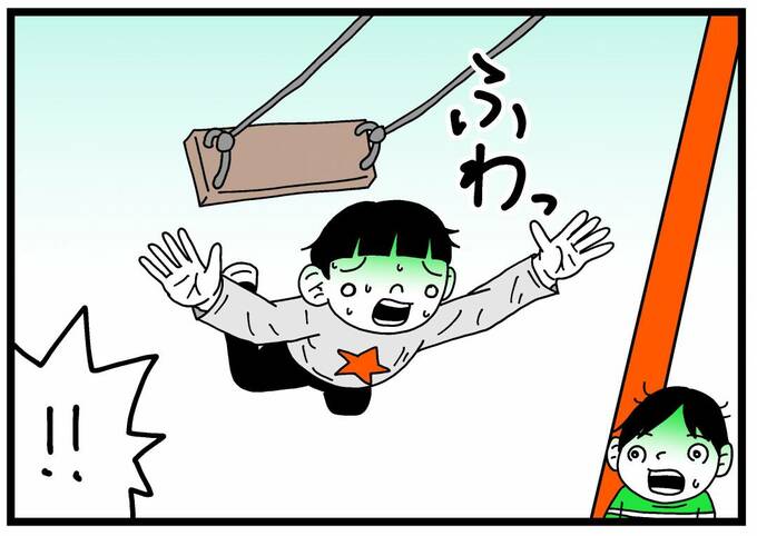 ブランコから落ちる子ども