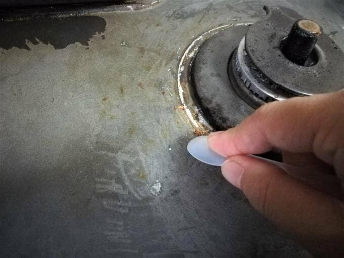 最初は優しい力加減で