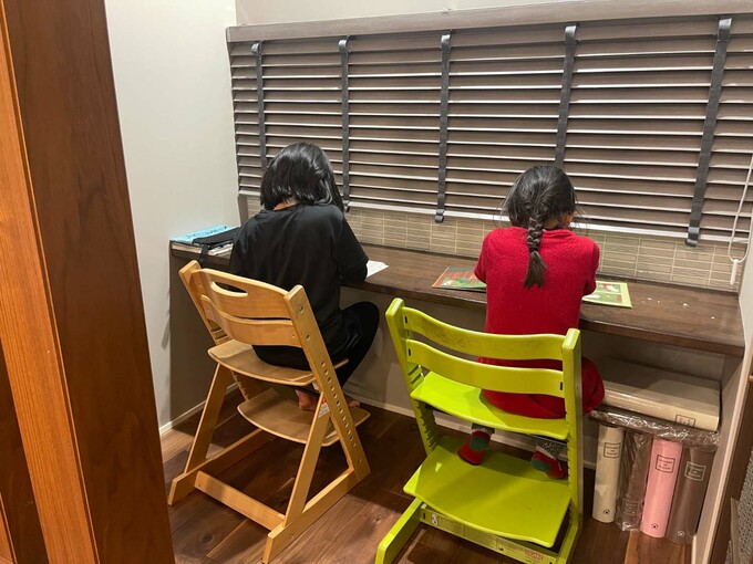 スタディースペースで勉強する子ども