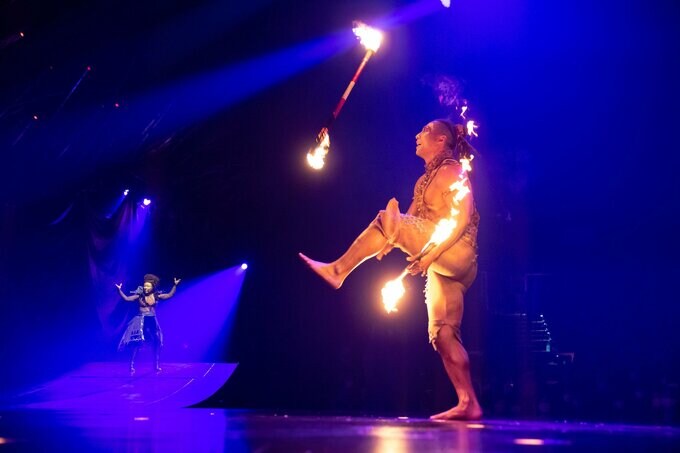 ファイヤーナイフ・ダンス