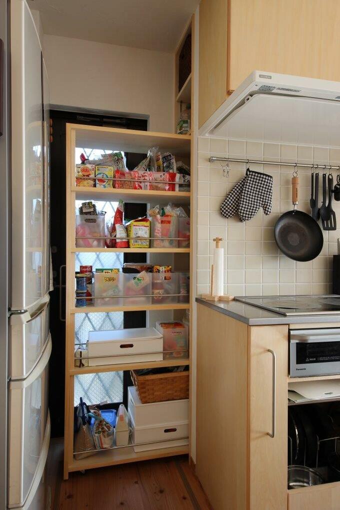 引き出し式のパントリー