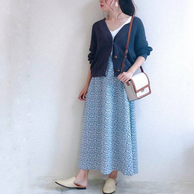 ゆるっとしたカーディガンを合わせてリラックスコーデ