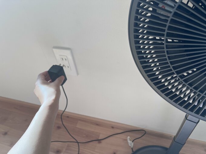 コンセントに挿す