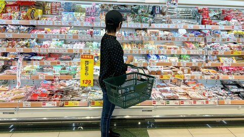 節約上手が通い続ける「スーパーの共通点」5つ。注目ポイントは「入口付近の野菜」と「豚肉の値段」