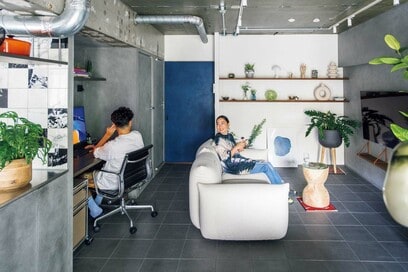 築37年の実家を、40代夫婦がマンションリノベ。開放的な対面キッチンも