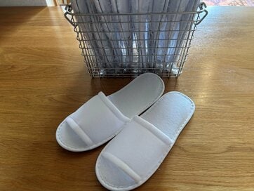 50代、家じゅうのスリッパを「使い捨てタイプ」に。来客時に便利で管理もラク