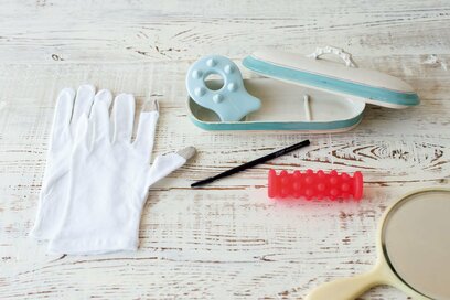 100円とは思えない美容グッズ大集合。メイクやマッサージに使える