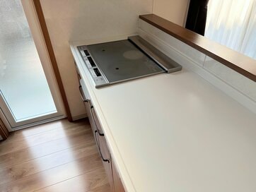 対面式オープンキッチンの「油汚れ＆掃除」事情。5年使った感想は、結構大丈夫