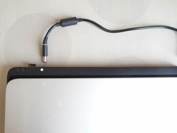 ノートPC、電池、リモコン…。小さなシールで使用時の「イラッ」を解消するワザ