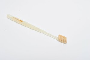 白馬毛の歯ブラシで歯の健康を気づかう