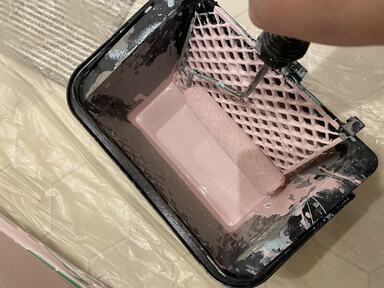 ラップをしておけば、2日目の塗装のときも問題なし