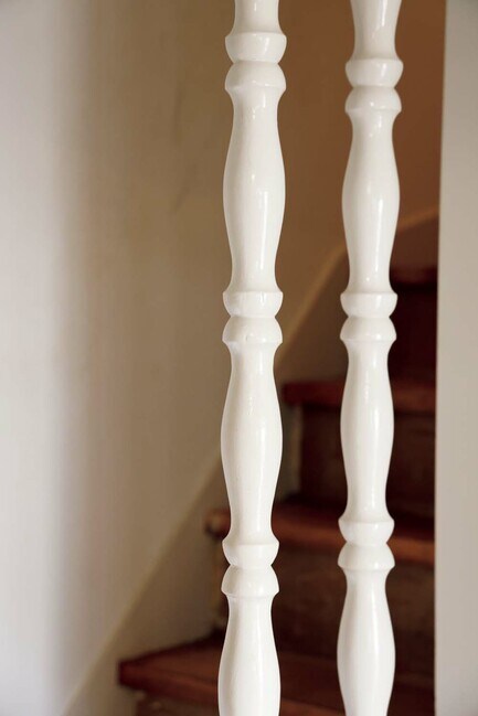 階段上り口のエレガントな手すり