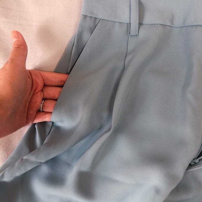 両脇にポケットもついていて使いやすい