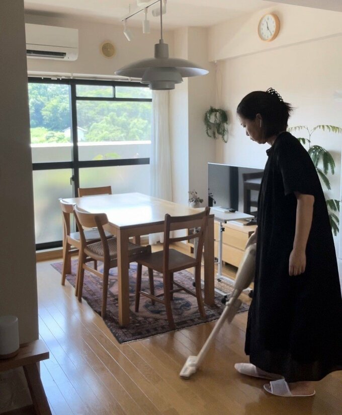 掃除をする宮入さん