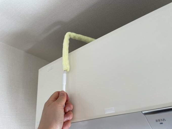 エアコンの上にお掃除スティック