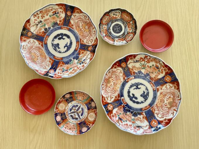 朱色と金縁のお皿