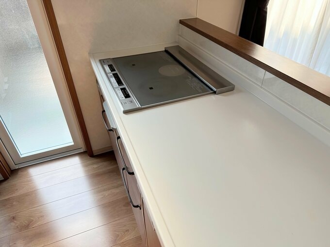 キッチンの天板と床