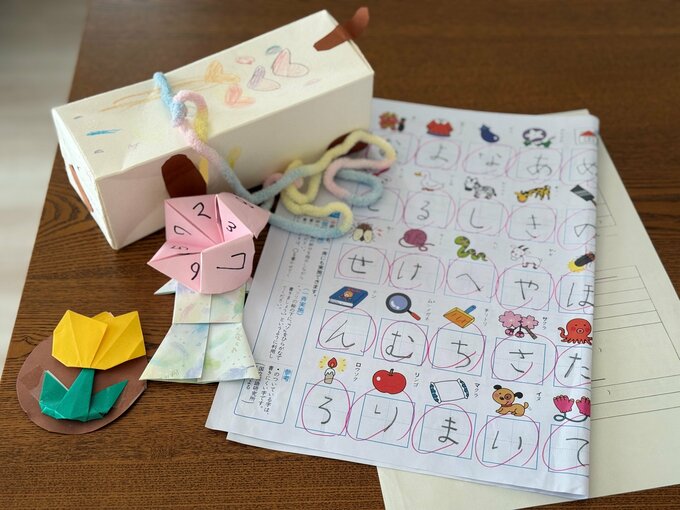 つうさん子どもの紙類と作品