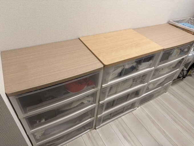 衣装ケースの上を家事スペースにした