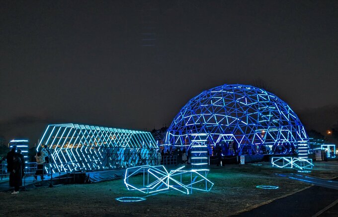 ヨルノヨの光のインスタレーション