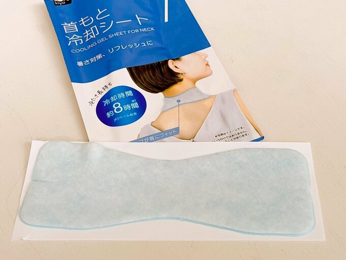 写真：首元冷却シート
