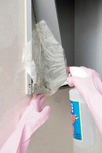 こびりつきはペーパータオルで湿布