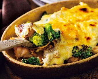 ブロッコリーと鶏肉のグラタン。豆腐ソースでおいしく糖質オフ