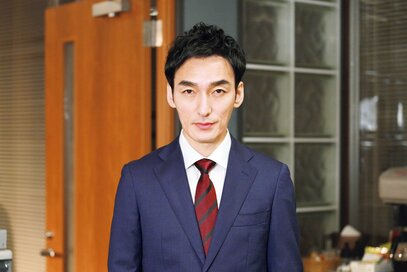 草なぎ剛さんインタビュー。「大きな敵を相手にジワジワと復讐するのがたまらない（笑）」