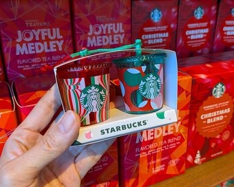 スタバのクリスマス、今年のおすすめは？ビジュ爆発スイーツ、手頃なグッズも