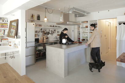 【マンションリノベ事例】見せると隠す。収納バランスが絶妙な、オープンクロゼットのある住まい