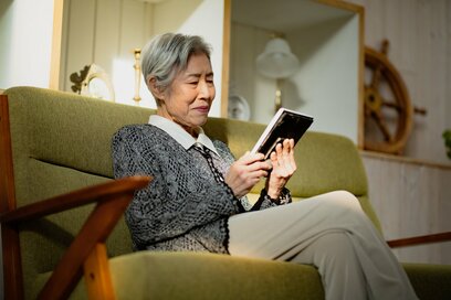 60代ミニマリストの「思い入れのあるものを手放すコツ」。思い切って処分した方がいい場合とは