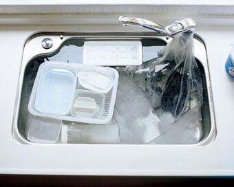 キッチンパーツはオキシクリーンでほったらかし。水回りのラクちん掃除術