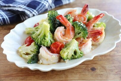 エビとブロッコリーのガーリックバター炒め。冬のパーティーレシピに