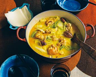 とろ～りあったか「鶏と白菜とキノコのカレークリーム鍋」。ご飯を入れたシメも最高