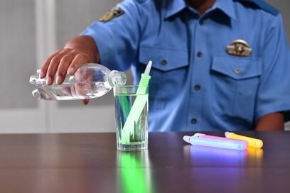 【警視庁災害対策課直伝】災害時にサイリウムが意外と役立つ！光を強くする方法