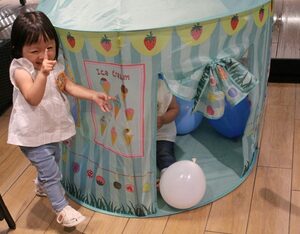 じつはママも助かるキッズテントの魅力とは?遊びも家事もはかどる使い方