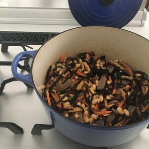 わが家では定番常備菜のヒジキと大豆の煮ものの完成です
