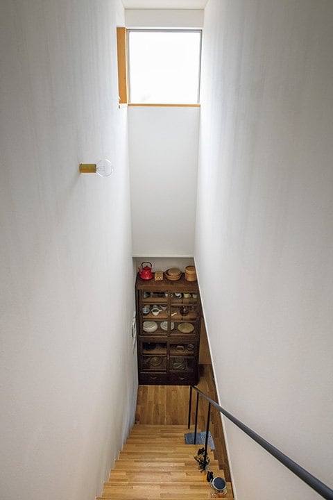 スケルトンの直線階段