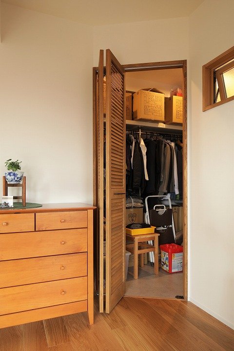 ウォークインクロゼットを設けて1か所にまとめる