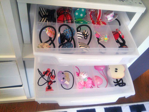 子どもが自分でトレーを引き出してゴムを選びます