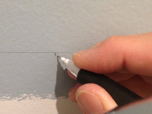 水平器で引いた線に印をつける