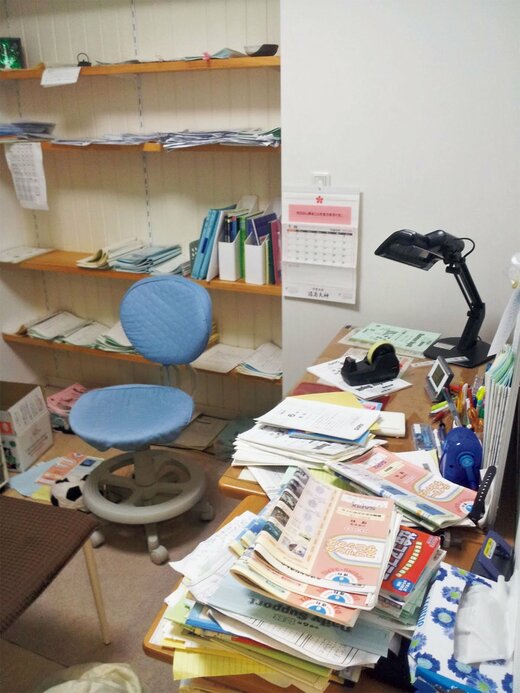 モノで散らかった部屋