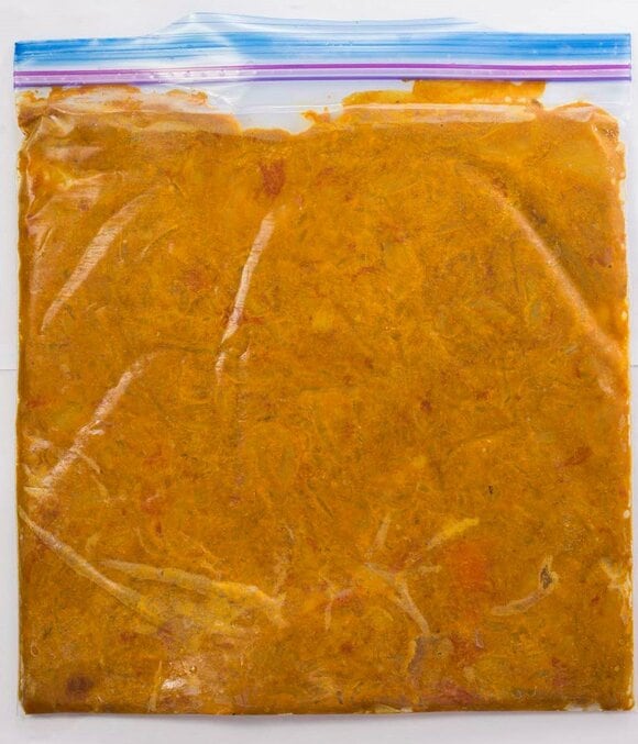 ジップ付き保存袋にカレー
