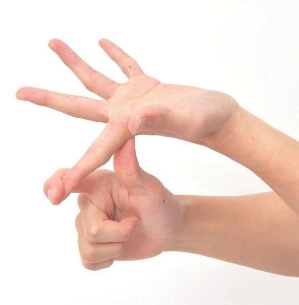 手首をそらせる